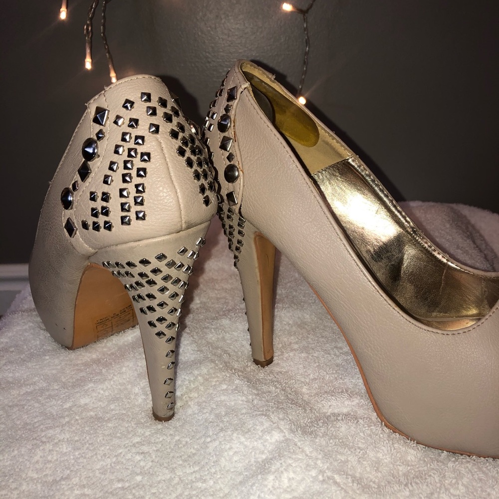 Heels - Picture 3 of 4